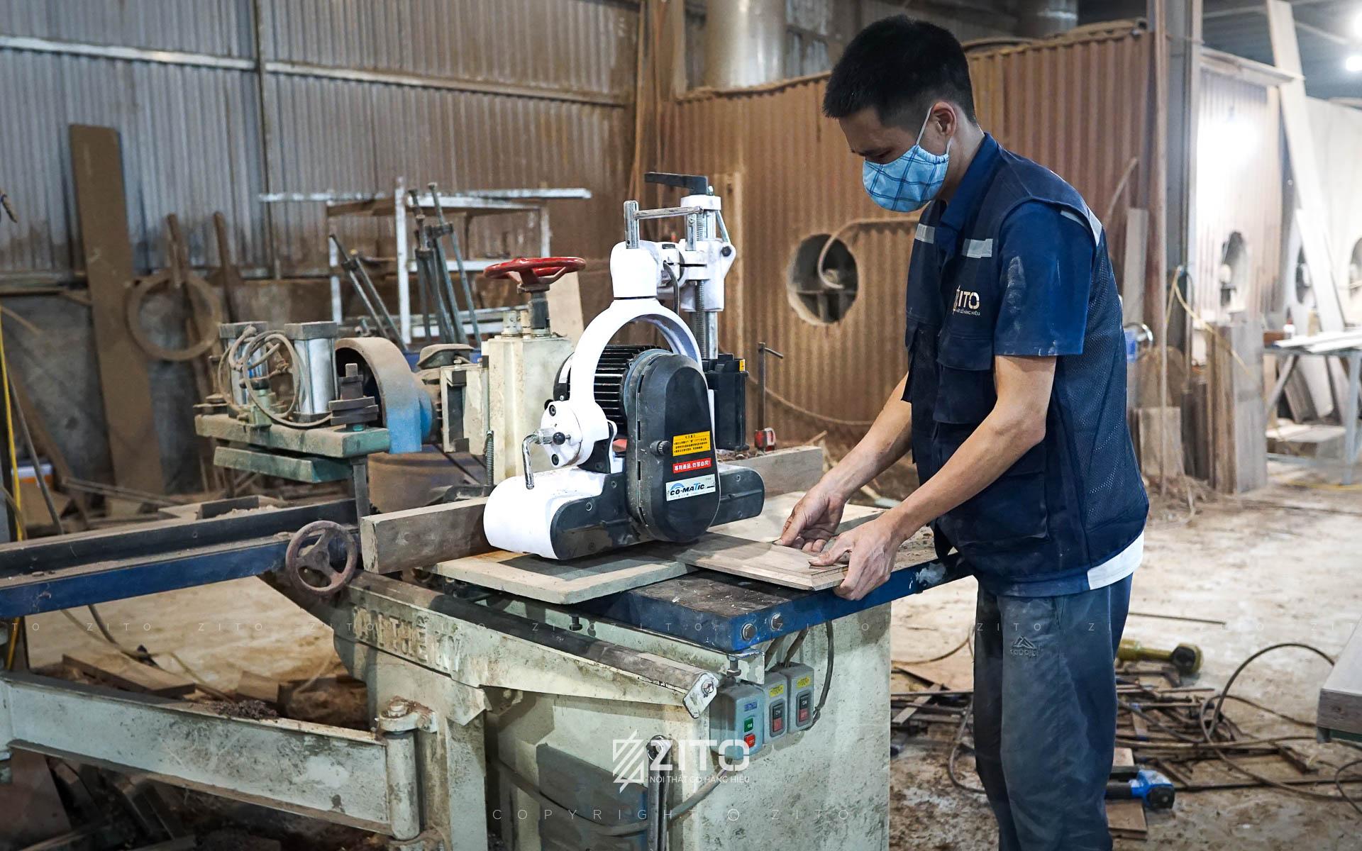 Máy móc thiết kế trong nhà xưởng gỗ của nội thất ZITO